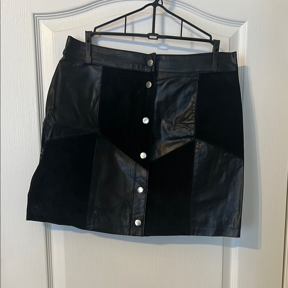 Forever 21 Black Asymmetrical Mini Skirt Casual